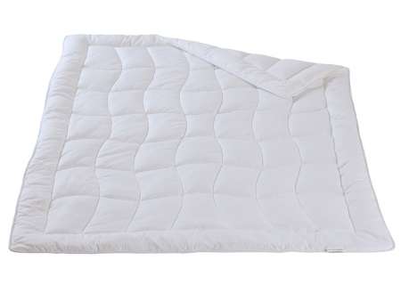 Leichtes Ganzjahres Duvet Lobelia SANITIZED Synthetik von Dor Dorbena